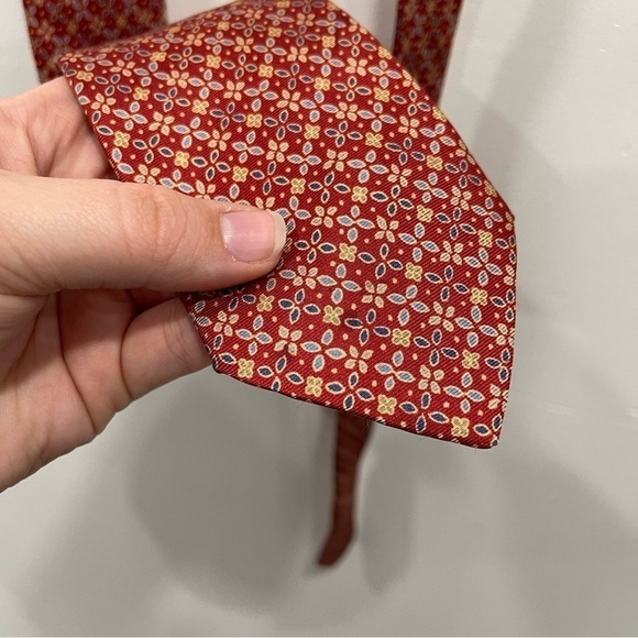 Saks Fifth Avenue Red Floral Printed Silk Tie Made In Italy - Picture 6 of 10